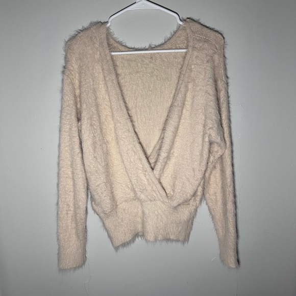 American Eagle beige soft fuzzy eyelash open back cropped fit sweater size small - Picture 2 of 3